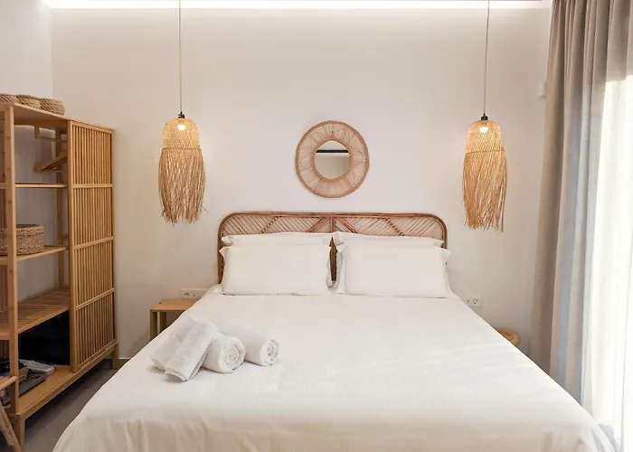 Aphrodite Luxury With Private Heated Pools & Jacuzzis