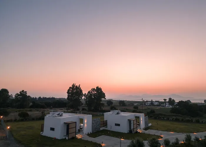 Villa Aphrodite Luxury With Private Heated Pools & Jacuzzis *