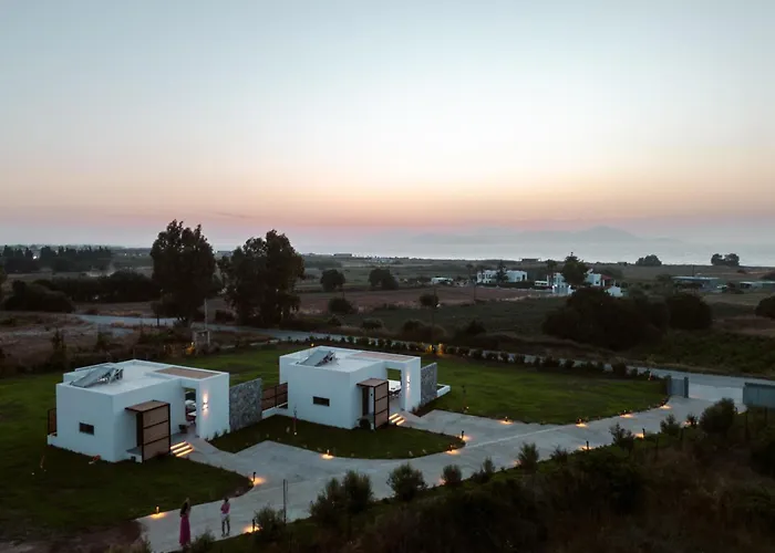 Villa Aphrodite Luxury With Private Heated Pools & Jacuzzis *