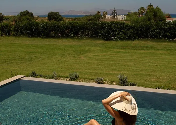 Aphrodite Luxury With Private Heated Pools & Jacuzzis Villa *