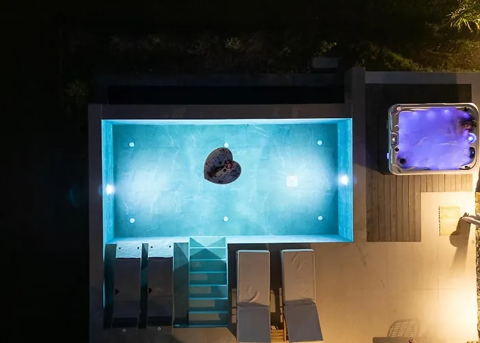 Aphrodite Luxury With Private Heated Pools & Jacuzzis *