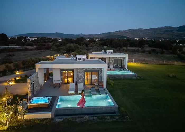 Aphrodite Luxury With Private Heated Pools & Jacuzzis Villa *