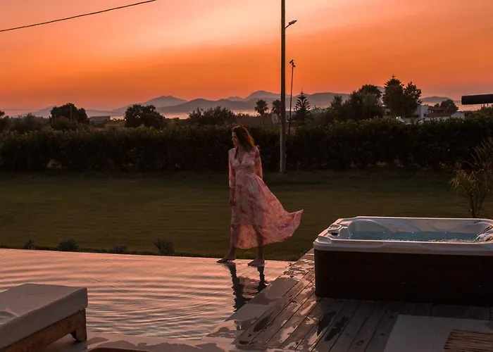 Aphrodite Luxury With Private Heated Pools & Jacuzzis