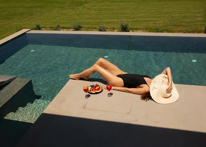 Aphrodite Luxury With Private Heated Pools & Jacuzzis