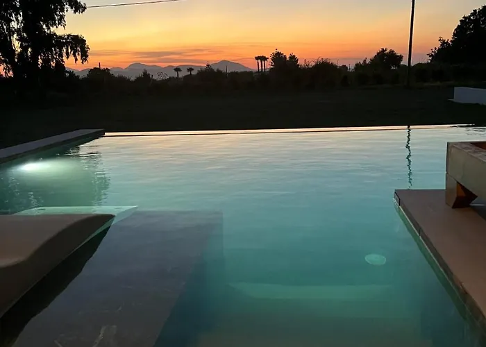 Vila Aphrodite Luxury With Private Heated Pools & Jacuzzis