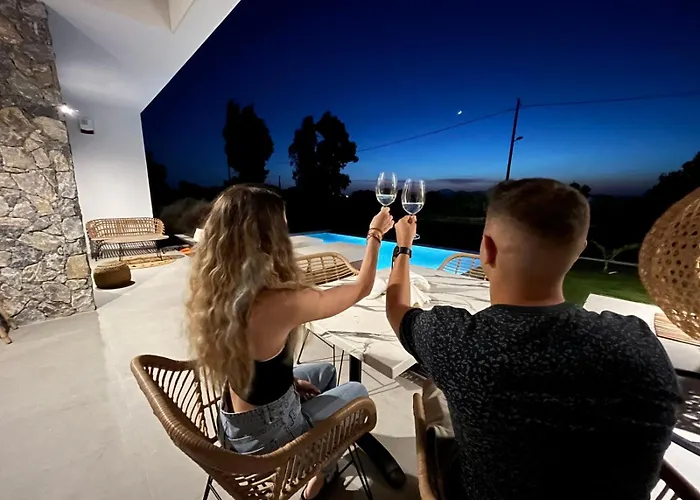 Aphrodite Luxury With Private Heated Pools & Jacuzzis