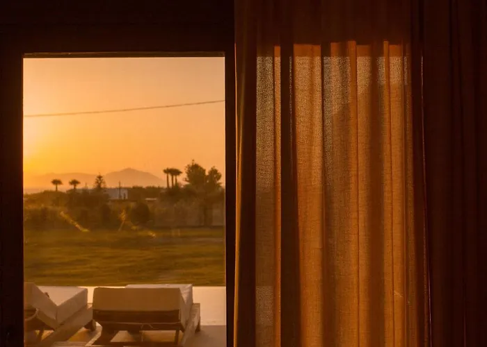 Aphrodite Luxury With Private Heated Pools & Jacuzzis *