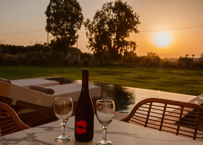 Aphrodite Luxury With Private Heated Pools & Jacuzzis *