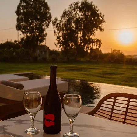 Aphrodite Luxury - Private Heated Pool & Jacuzzi *