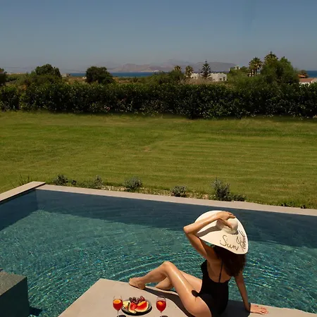 Aphrodite Luxury - Private Heated Pool & Jacuzzi Villa *