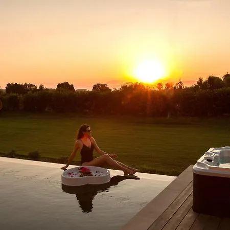 Villa Aphrodite Luxury - Private Heated Pool & Jacuzzi *