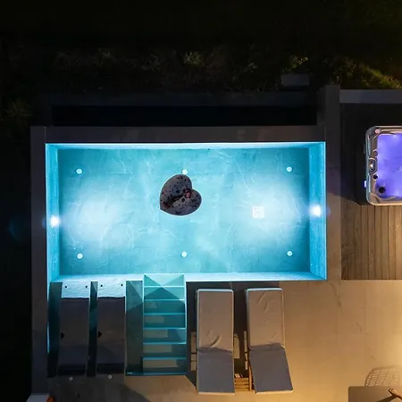 Aphrodite Luxury & Suites-private Heated Pool & Jacuzzi *