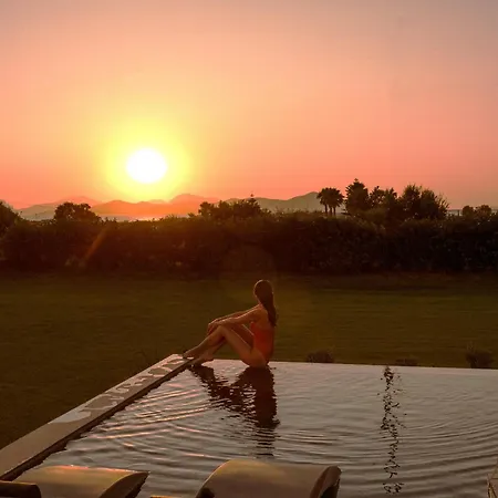 Aphrodite Luxury - Private Heated Pool & Jacuzzi Villa *