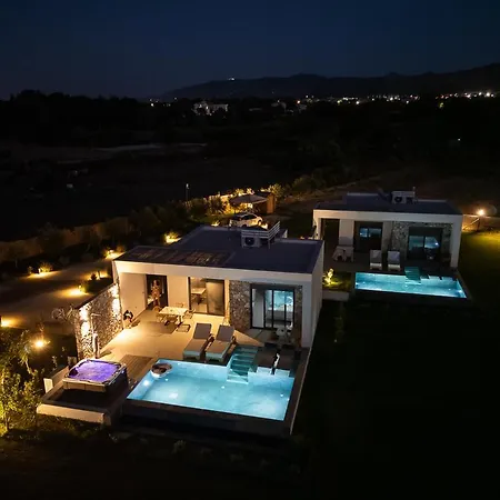 Villa Aphrodite Luxury - Private Heated Pool & Jacuzzi