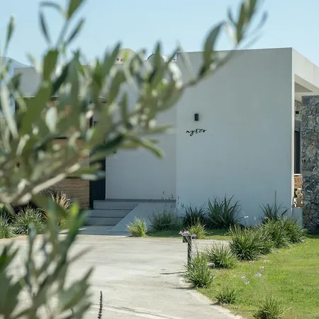 Aphrodite Luxury - Private Heated Pool & Jacuzzi