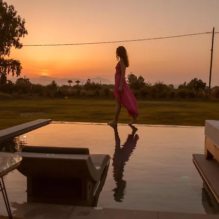 Aphrodite Luxury - Private Heated Pool & Jacuzzi Villa *