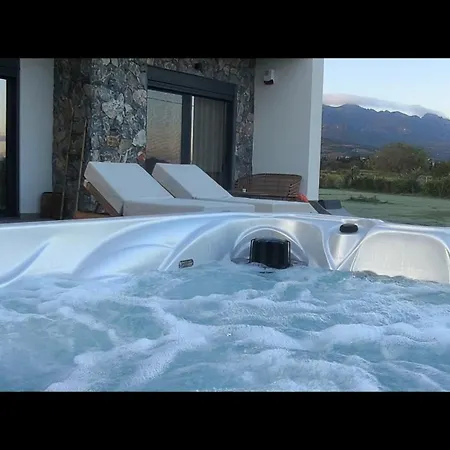 Villa Aphrodite Luxury - Private Heated Pool & Jacuzzi