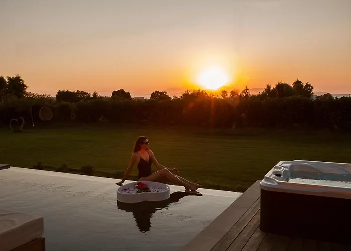 Aphrodite Luxury With Private Heated Pools & Jacuzzis *