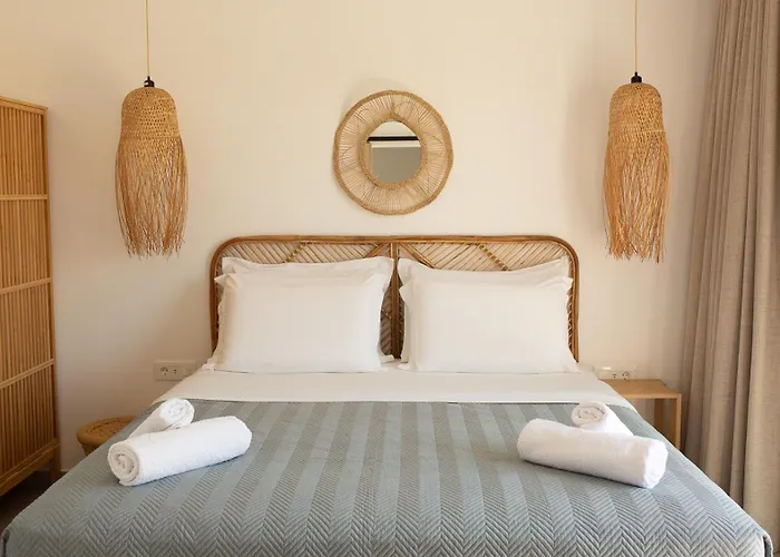 Aphrodite Luxury With Private Heated Pools & Jacuzzis